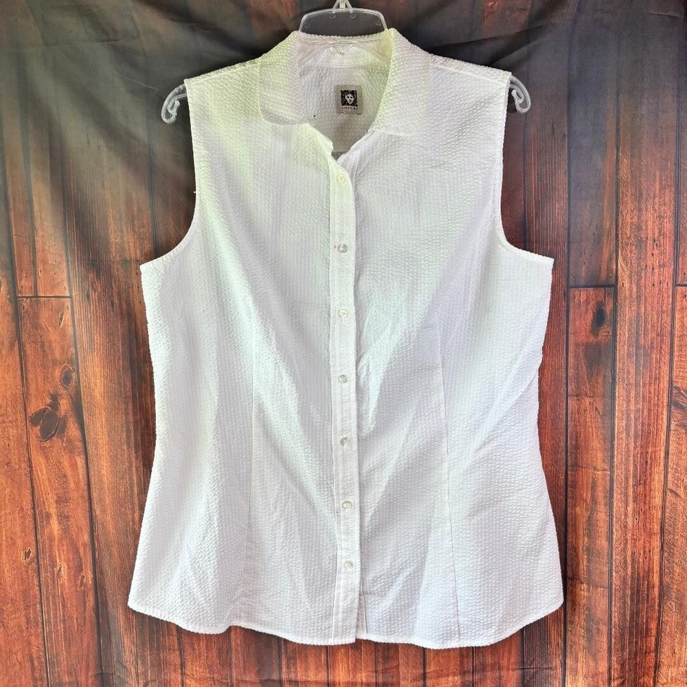 Anne Klein Sleeveless White Top No‎ Size tag Measures Large has a few spots